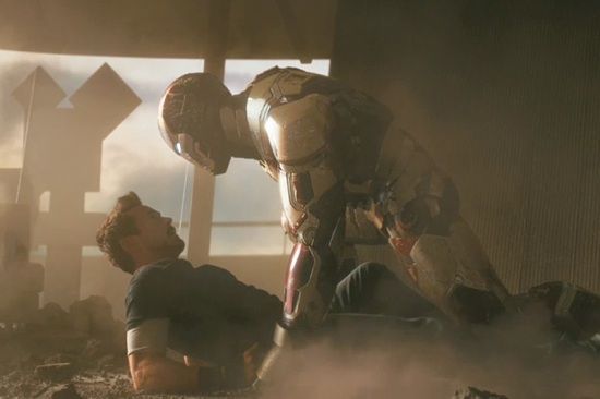Ben Kingsley, aplaudat la scena deschisa la finalul filmarilor de la Iron Man 3. Trailerul filmului a strans 33 de milioane de vizualizari pe Youtube in 5 zile