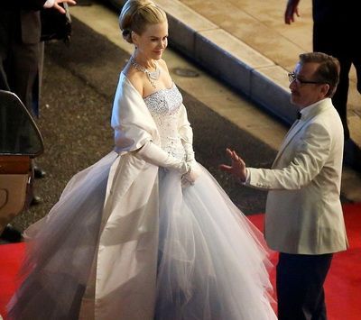 Nicole Kidman pare desprinsa dintr-un basm in noile imagini din Grace of Monaco: actrita se transforma intr-una dintre cele mai elegante femei din toate timpurile