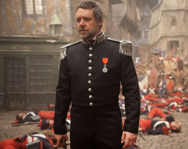 Russell Crowe se dueleaza cu Hugh Jackman in Mizerabilii: actorul canta in noul trailer pentru cel mai asteptat musical al anului