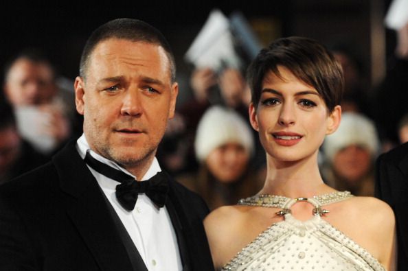 Russell Crowe si Anne Hathaway