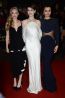 Amanda Seyfried, Anne Hathaway si Samantha Barks