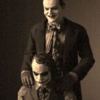 Jokerii lui Heath Ledger si Jack Nicholson in aceeasi poza. Povestea din spatele imaginii care aduce impreuna doua legende ale filmului
