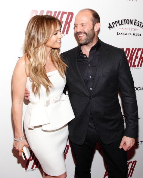 Parker: Jennifer Lopez si Jason Statham au dat-o in bara cu noul film. Cum rad de ei criticii americani