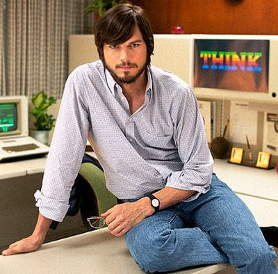 jOBS: filmul cu Ashton Kutcher in rolul lui Steve Jobs va fi lansat in America la aniversarea a 37 de ani de la fondarea imperiului Apple