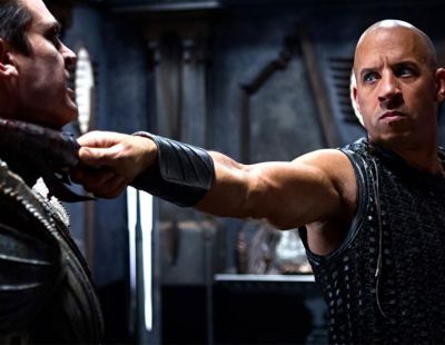 Riddick: Vin Diesel, furios si dur alaturi de Karl Urban intr-o noua imagine spectaculoasa din filmul pe care toti fanii genului SF il asteapta