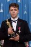 2001:Russell Crowe a luat Oscarul pentru Gladiatorul, actorul a impresionat cu un discurs umil in care si-a amintit de visele copilariei ce l-au condus spre succes.