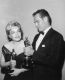 1959: Ben Hur a castigat nu mai putin de 11 premii Oscar, performanta neegalata pana in 1997, cand a aparut celebrul Titanic . Un singur alt film a mai obtinut de atunci numarul maxim de premii - Stapanul Inelelor: Intoarcerea Regelui , in 2003. In imagine: Charlton Heston cu statueta Oscar in mana