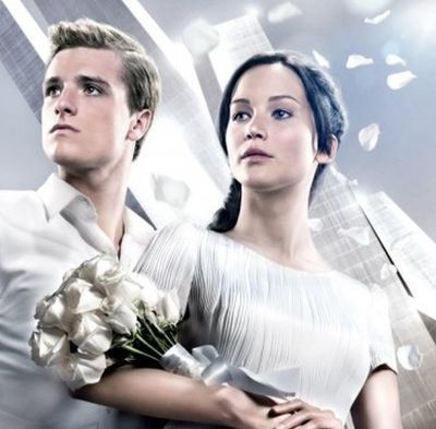 Imaginea victoriei: primele postere cu Jennifer Lawrence pentru The Hunger Games - Catching Fire, unul dintre cele mai mari filme din 2013