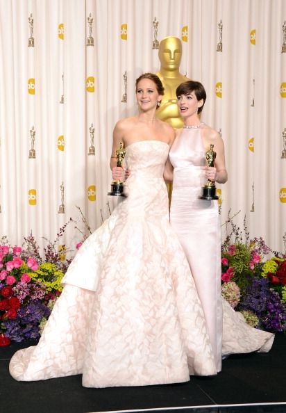 Jennifer Lawrence si Anne Hathaway