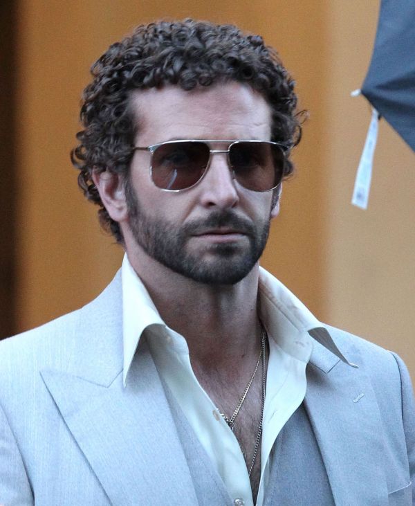 Bradley Cooper: actorul si-a schimbat look-ul pentru noul sau film, in care joaca alaturi de Christian Bale si Jennifer Lawrence