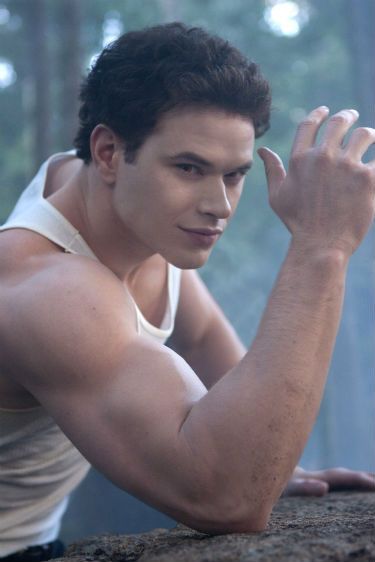 Kellan Lutz: starul din Twilight este noul Hercule al Hollywood-ului