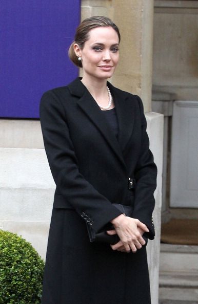 Angelina Jolie, criticata pentru aparitia ei la Summit-ul G8: actrita a fost prezenta in calitate de Ambasador ONU