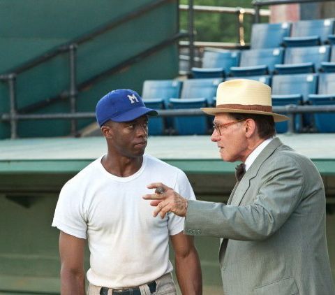 Filmul 42 a debutat pe primul loc in box office-ul din SUA: povestea primului sportiv de culoare din baseball i-a cucerit pe americani