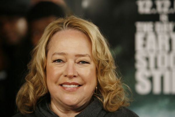 Kathy Bates: Celebra actrita a fost de doua ori incercata de suferintele bolii: prima data a avut cancer la ovare in 2003, iar in 2012 a declarat ca a scapat si de cancerul la san. Actrita este acum complet recuperata.