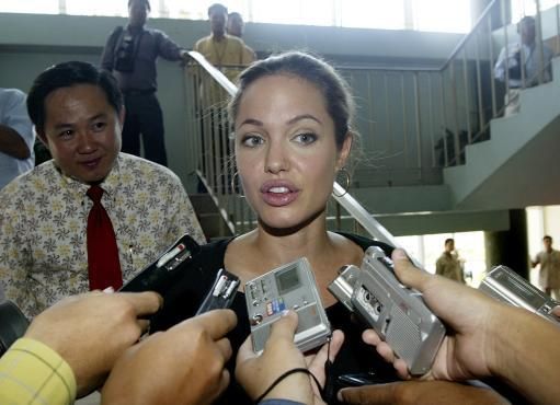 Angelina Jolie, una dintre cele mai implicate vedete in actiuni caritabile