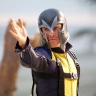 X-men Days of Future Past: Michael Fassbender leviteaza in prima imagine cu Magneto din super productia cu mutanti