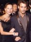 10. Johnny Depp cu Kate Moss: Modelul Kate Moss a avut o relatie cu Johnny Depp din 1994 pana in 1998 si a declarat ca i-au trebuit multi ani ca sa-l uite. Cei doi au participat la gala Globurilor de Aur din 1995, dar si la mai multe editii ale Festivalului de Film de la Cannes. In 1994, cei doi au fost protagonistii unui moment mai putin placut atunci cand au distrus apartamentul din Mark Hotel (New York) si au fost nevoiti sa plateasca daune de aproape 10.000 de dolari.