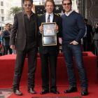 Jerry Bruckheimer: omul din spatele seriei Piratii din Caraibe a primit o stea pe Walk of Fame, Johnny Depp si Tom Cruise au fost prezenti