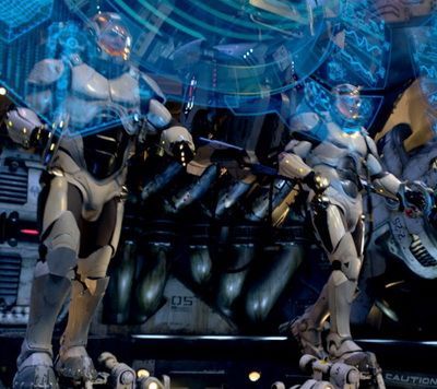Pacific Rim: razboiul dintre roboti si monstri i-a cucerit pe critici, primele recenzii lauda productia lui Guillermo del Toro