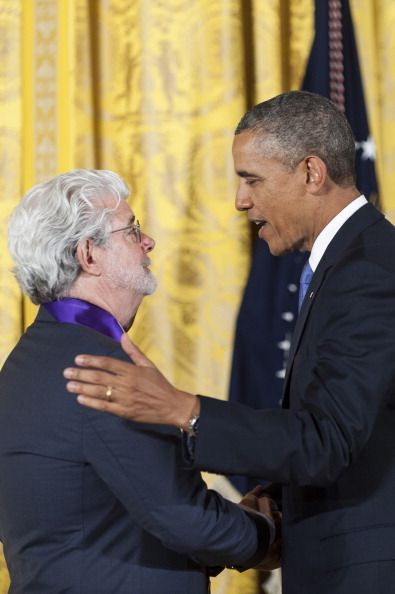 George Lucas: creatorul seriei Razboiul Stelelor a fost decorat de presedintele Barack Obama