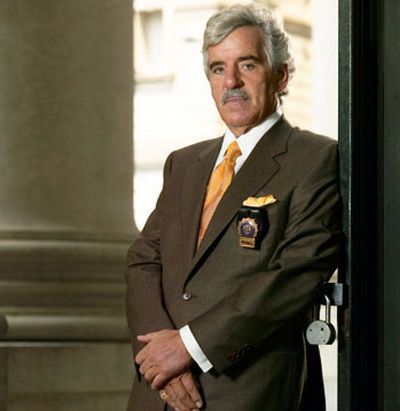 Dennis Farina: starul din serialul Law Order a murit la varsta de 69 de ani. Povestea politistului din Chicago care a devenit un actor stralucit de televiziune