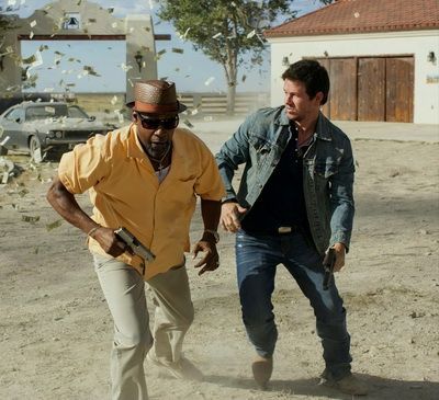 2 Guns: filmul de actiune cu Mark Wahlberg si Denzel Washington, lider de box-office in SUA, ce incasari a facut