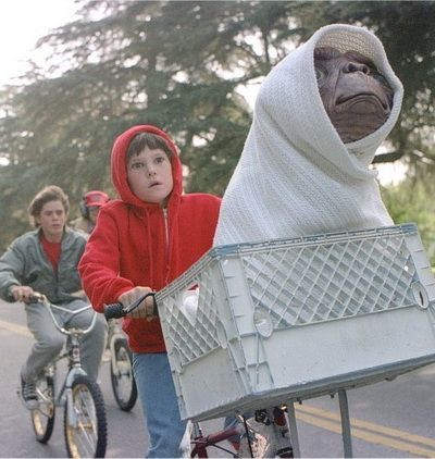 E.T. a fost votat cel mai iubit film al copilariei de catre britanici, care este pelicula pe care ar vrea sa o revada cel mai mult