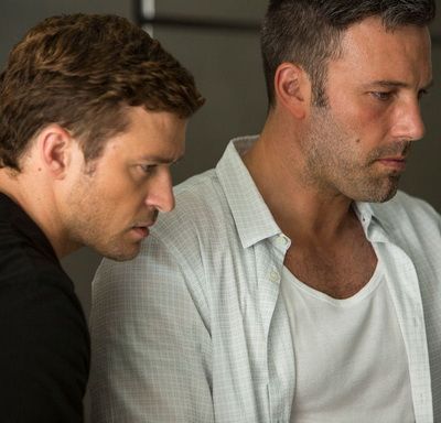 Runner, Runner, filmul despre lumea murdara a jocurilor de noroc: Ben Affleck si Justin Timberlake se confrunta in noul trailer