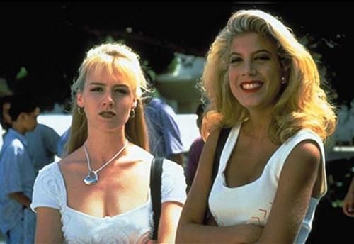 Tori Spelling si Jennie Garth: actritele din serialul fenomen Beverly Hills, 90210 se reunesc pe micile ecrane dupa 13 ani in showul Mystery Girls