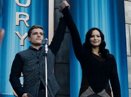 Imagini nemaivazute din Catching Fire: Katniss renunta la dragoste pentru o noua lupta in arena Jocurilor Foamei in noul clip din filmul eveniment al sfarsitului de an