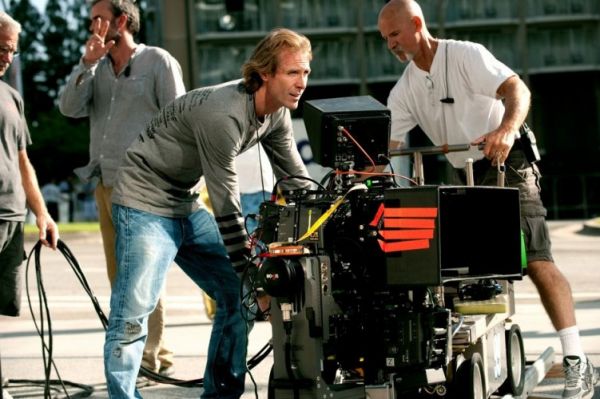 Michael Bay a fost atacat pe platourile de filmare de la Transformers 4. Ce a patit regizorul