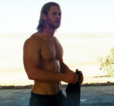 Chris Hemsworth: actorul nu este incantat de scenele sale topless din Thor: The Dark World, 20 de imagini noi din blockbusterul celor de la Marvel