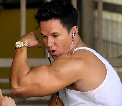 Mark Wahlberg a renuntat la muschii sai uriasi: actorul a slabit 18 kilograme pentru filmul The Gambler si arata total schimbat