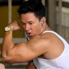 Mark Wahlberg a renuntat la muschii sai uriasi: actorul a slabit 18 kilograme pentru filmul The Gambler si arata total schimbat