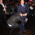 Dovada ca Leonardo DiCaprio este cel mai iubit actor din lume: un fan a ingenuncheat in fata lui la Festivalul de Film Santa Barbara, reactia geniala a actorului