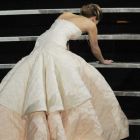 Jennifer Lawrence a repetat momentul celebru de anul trecut: actrita s-a impiedicat la sosirea pe covorul rosu la Premiile Oscar, vezi imaginea care a fost printre cele mai populare pe internet
