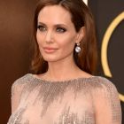 Angelina Jolie: Mai am de facut o operatie