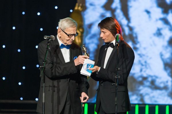 Momentul serii la Gala Premiilor Gopo 2014: Radu Beligan a ridicat sala in picioare: Acest premiu este un dar de la Dumnezeu