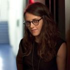 Trailer pentru Cloud of Sils Maria, filmul cu care Kristen Stewart a impresionat la Cannes: Este cel mai bun rol din cariera ei . Vezi cat de schimbata este actrita din Twilight
