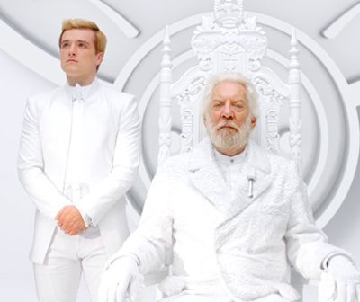 Presedintele Snow isi saluta oamenii din Panem intr-un clip teaser pentru Mockingjay: Part 1. Cum arata Peeta Mellark in urmatorul film al seriei Hunger Games