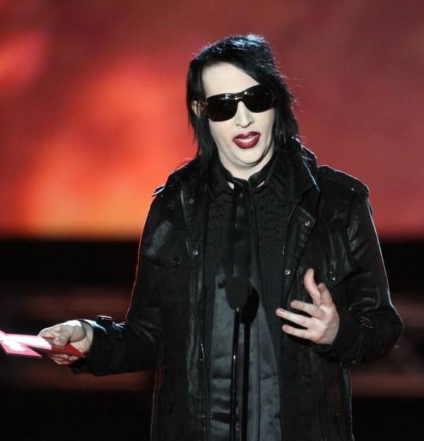 Transformare spectaculoasa: cum arata solistul Marilyn Manson in serialul Sons of Anarchy