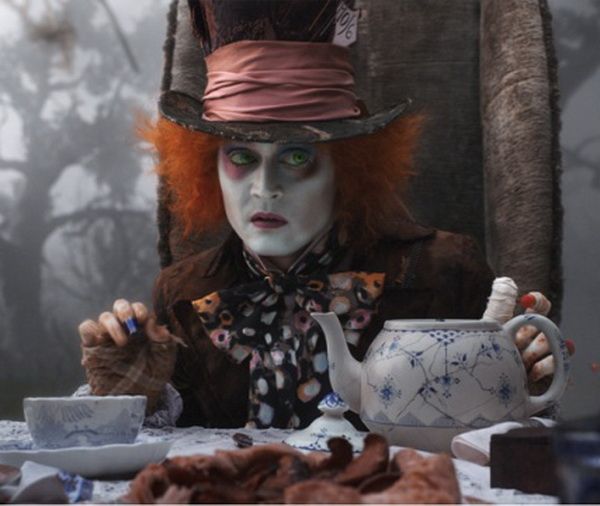 Au inceput filmarile pentru Alice In Wonderland: Through the Looking Glass . Productia beneficiaza de o distributie de zile mari