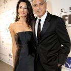 Prima aparitie pe covorul rosu a lui George Clooney, alaturi de logodnica sa. Actorul a anuntat ca se va casatori cu iubita sa la Venetia, in cateva saptamani
