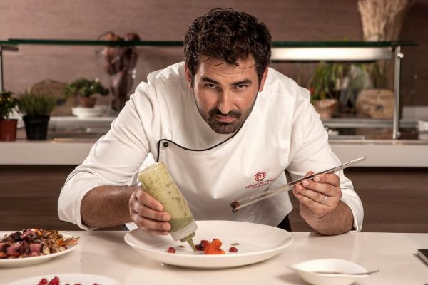 Chef Adrian Hadean lanseaza aplicatia de smartphone Taste of Romania