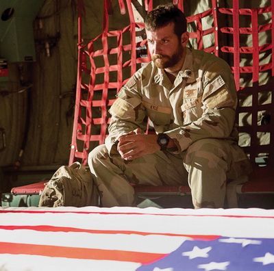 American Sniper, vizionat in secret la AFI Festival: primele reactii sunt extraordinare. Bradley Cooper, asa cum nu a fost vazut vreodata; acesta este cel mai bun film al lui Clint Eastwood din ultimii ani