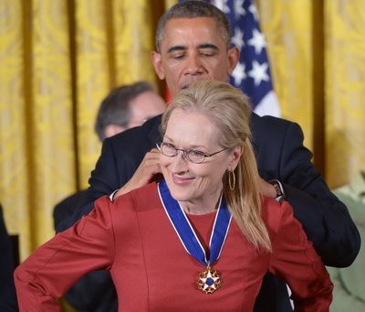 Presedintele Barack Obama a decorat-o pe legendara Meryl Streep, intr-o ceremonie la Casa Alba: O iubesc pe Meryl Streep
