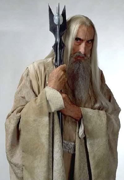 Christopher Lee, in varsta de 92 de ani, lanseaza un nou single heavy metal: cum arata acum actorul care isi reia rolul Saruman in in ultimul film din seria The Hobbit