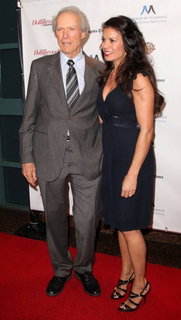 Regizorul Clint Eastwood a divortat la varsta de 84 de ani