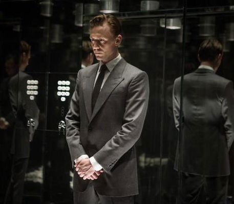Prima imagine cu Tom Hiddleston in thriller-ul High-Rise : afla povestea unui science-fiction neobisnuit