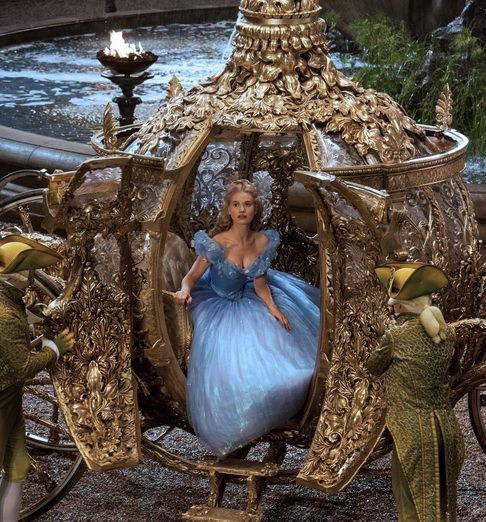 Americanii s-au indragostit de Cenusareasa: Cinderella, un nou succes marca Disney, cu 70 de milioane de dolari incasari in primul weekend in SUA